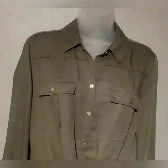 CHICOS Olive Woven Utility Shirt, button down, roll tab sleeve, size 1 - Picture 7 of 11
